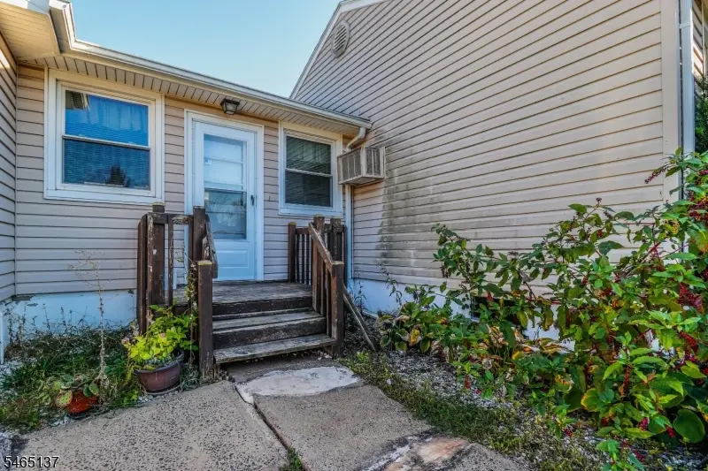 9 Castleton Ave, Franklin, NJ 08873 - #2