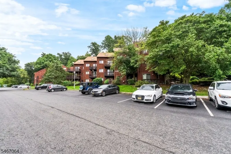 4 Brandywine Ct #8, Vernon Center, NJ 07462 - #1