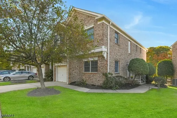 25 Hidden Pond Ct, Raritan Boro, NJ 08869