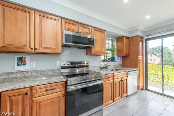 323 Gill Ln #12R, Woodbridge Twp., NJ 08830