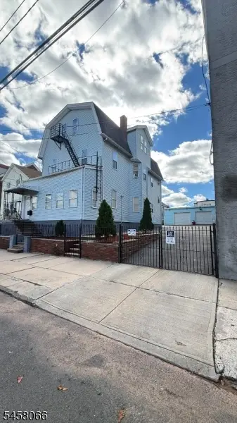 226 Marshall St, Elizabeth City, NJ 07206