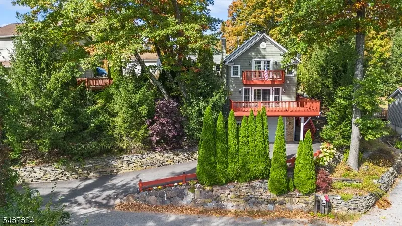 234 Point Breeze Dr, Upper Greenwood Lake, NJ 07421 - #2
