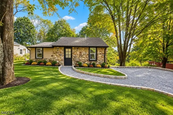 11 Laketop Dr, Hampton Twp., NJ 07860