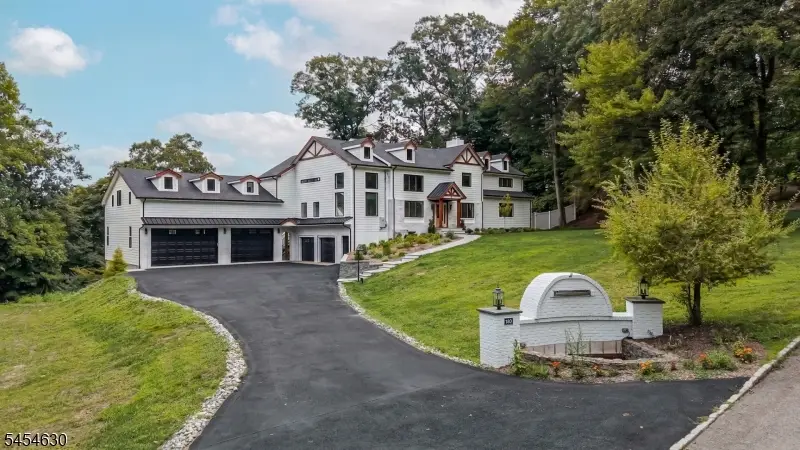 180 Roundtop Rd, Bernardsville, NJ 07924 - #2