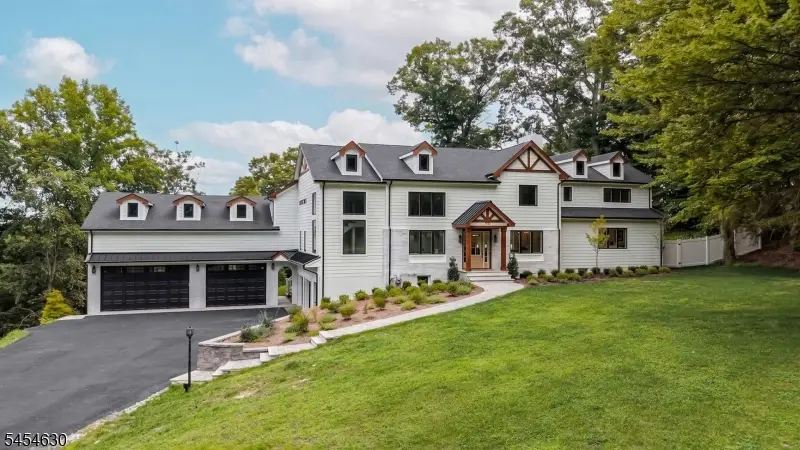 180 Roundtop Rd, Bernardsville, NJ 07924 - #3