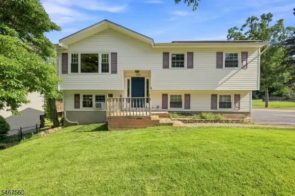 105 Leland Trl, Hopatcong Boro, NJ 07843