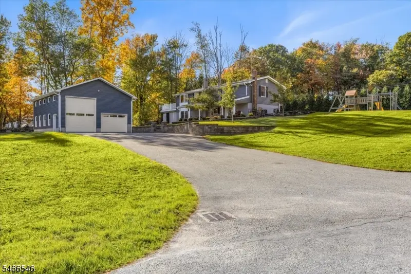 4 Kilroy Rd, Andover, NJ 07860 - #1