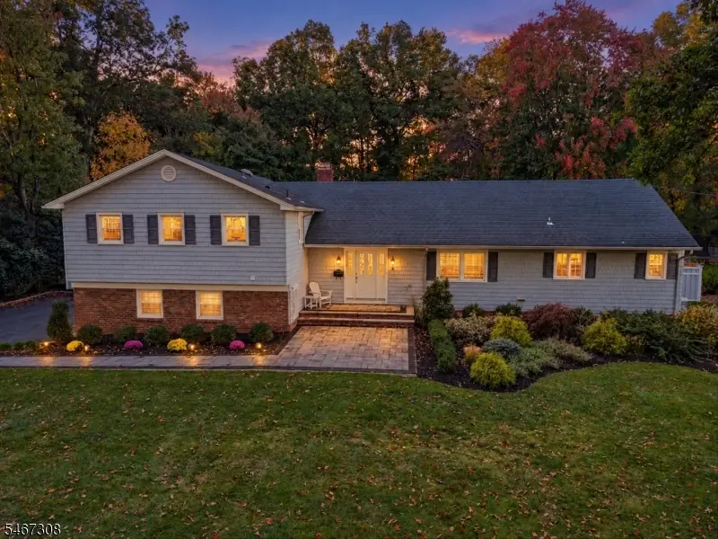 4 Walton Ln, Livingston, NJ 07039 - #2