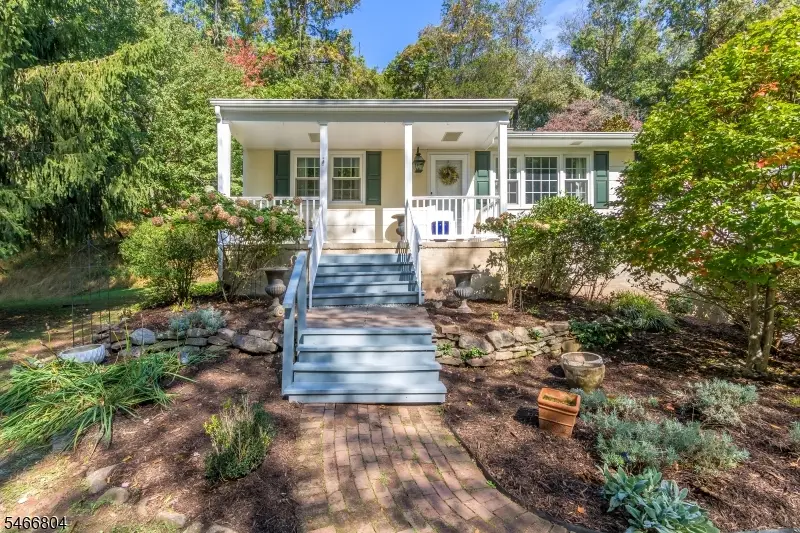 8 Prescott Cir, Clinton, NJ 08833 - #2
