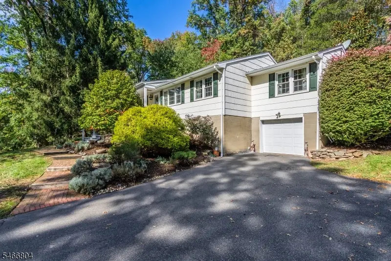 8 Prescott Cir, Clinton, NJ 08833 - #3