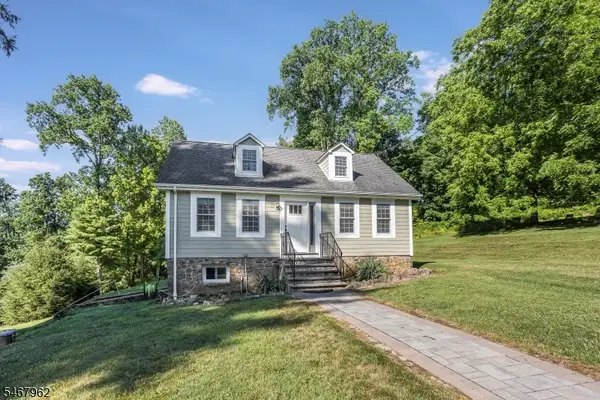 16 Chester Pl, Chester Twp., NJ 07930