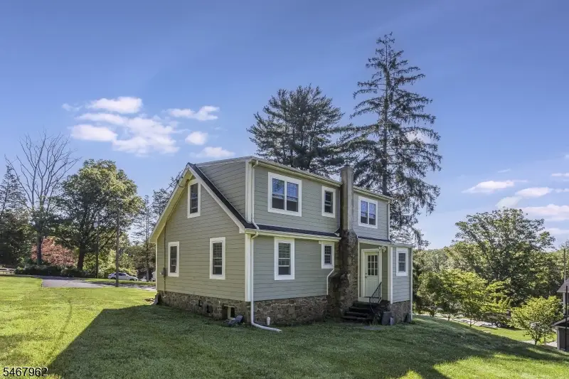 16 Chester Pl, Chester, NJ 07930 - #2