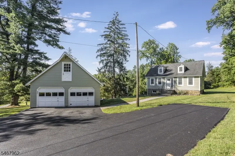 16 Chester Pl, Chester, NJ 07930 - #3