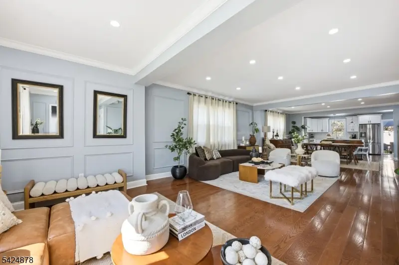 301 Roosevelt Ave, Hasbrouck Heights, NJ 07604 - #1