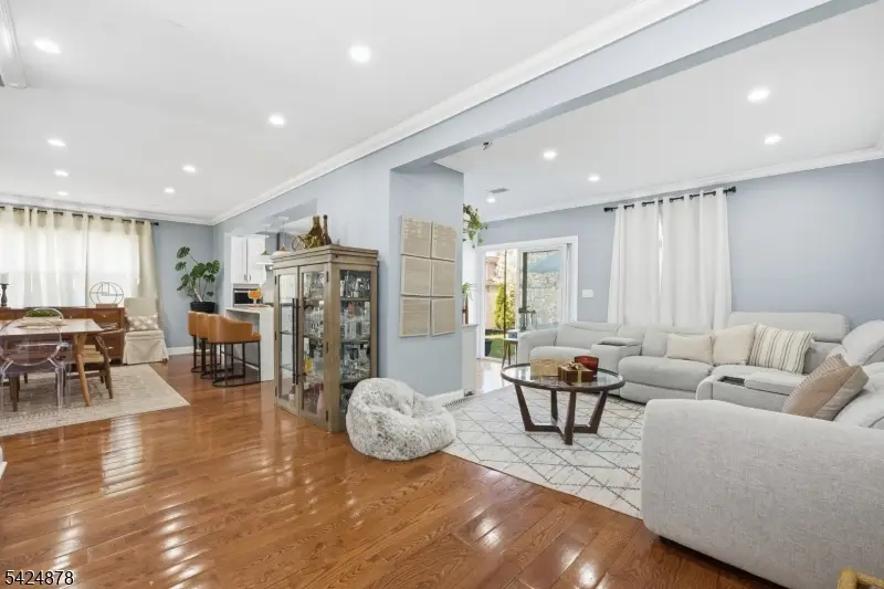 301 Roosevelt Ave, Hasbrouck Heights, NJ 07604 - #2