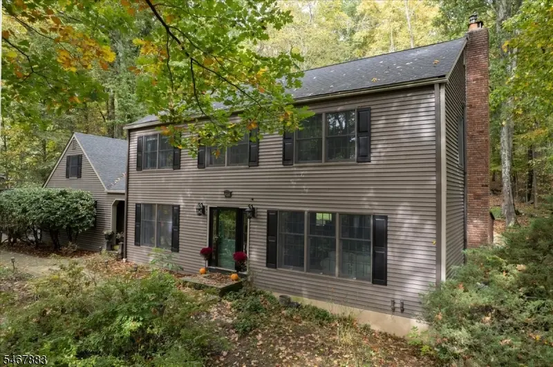 4 Scenic Falls Rd, Washington, NJ 07853 - #1