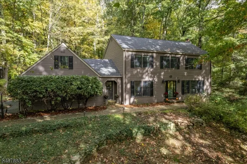 4 Scenic Falls Rd, Washington, NJ 07853 - #3