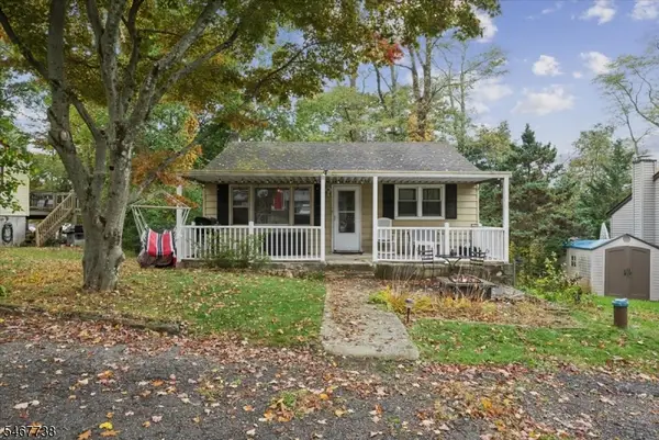 8 Center St, Hopatcong Boro, NJ 07843