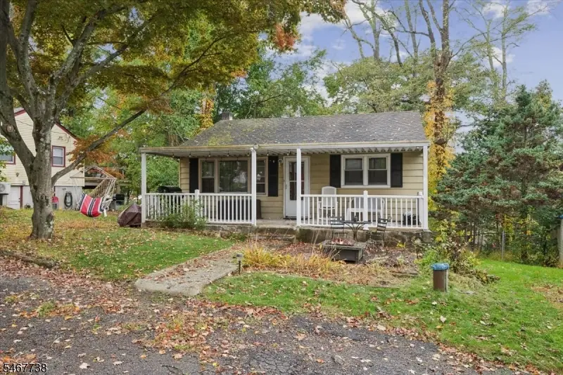 8 Center St, Hopatcong, NJ 07843 - #2