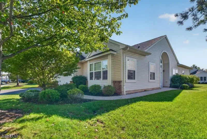 32 Daulton Dr, Franklin, NJ 08873 - #2