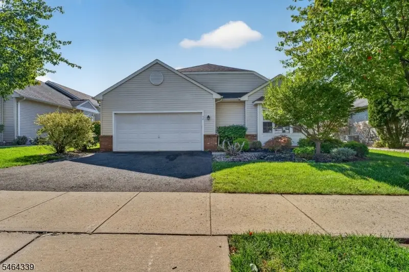 32 Daulton Dr, Franklin, NJ 08873 - #3