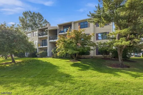 401 Danbury Ln #401, East Brunswick Twp., NJ 08816