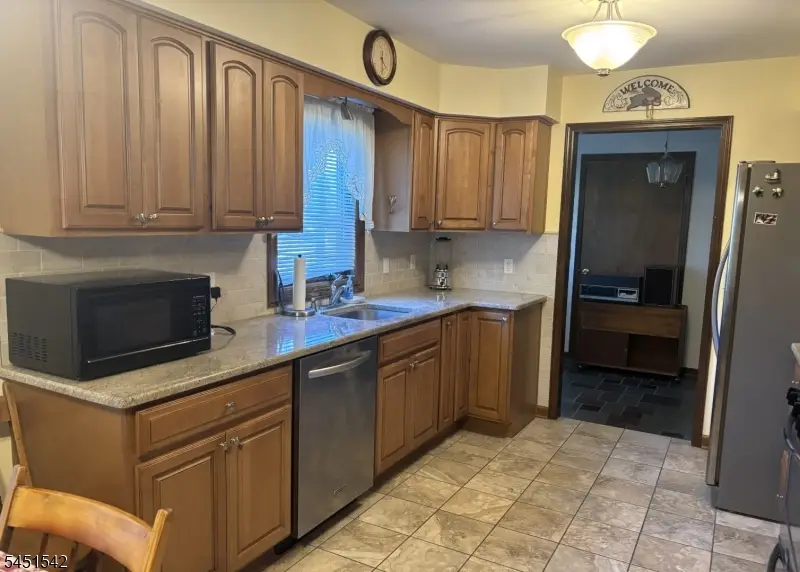 5 Wales Ct, Clinton, NJ 08801 - #2
