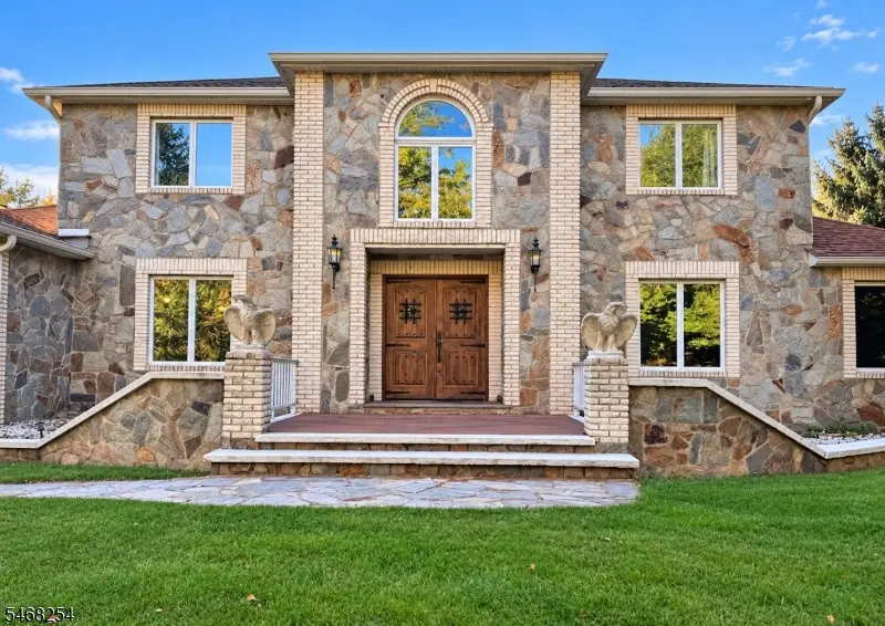 11 Grandview Cir, Raritan, NJ 08822 - #2