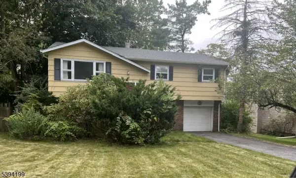 8 Windsor Ave, Hopatcong Boro, NJ 07843