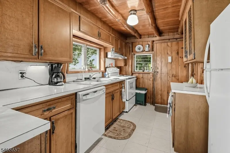 16 Glendale Rd, Hewitt, NJ 07421 - #1
