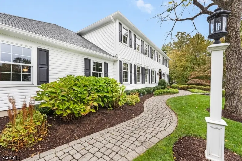 9 Trimingham Ct, Mendham, NJ 07945 - #3