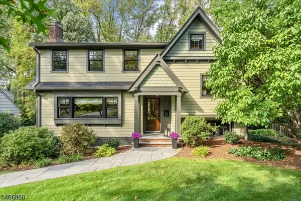 17 Old Oak Dr, New Providence Boro, NJ 07901
