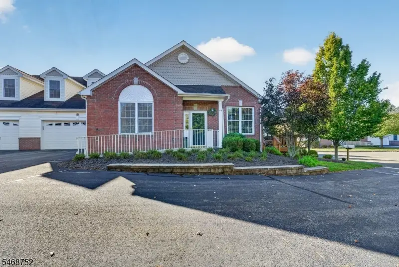 69 Samson Dr, Raritan, NJ 08822 - #3