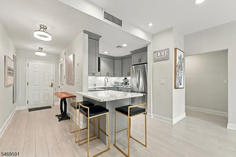 206 Shearwater Ct Unit 51 #51, Jersey City, NJ 07305 - #3