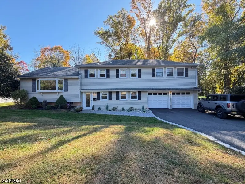 8 Hillside Ct East, Morris Plains, NJ 07950 - #1