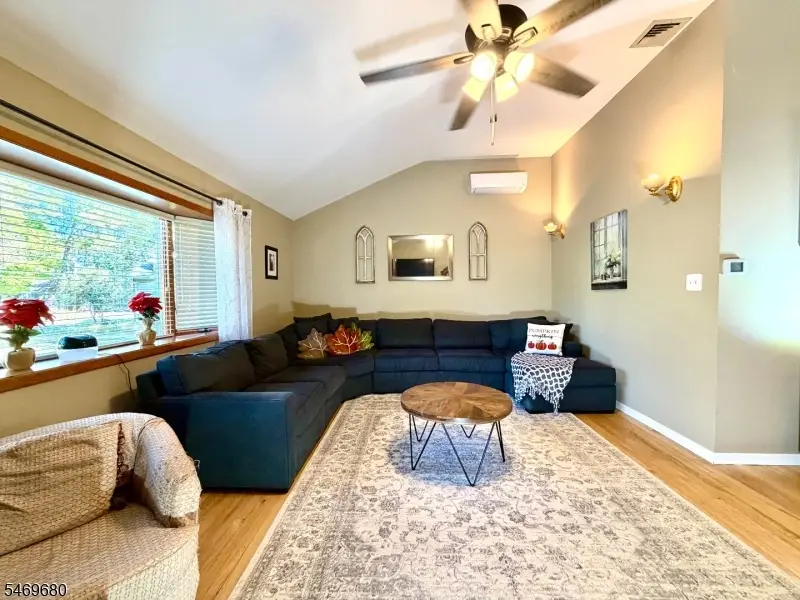 8 Hillside Ct East, Morris Plains, NJ 07950 - #3