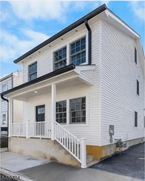 32 West St, Bordentown, NJ 08505 - #1