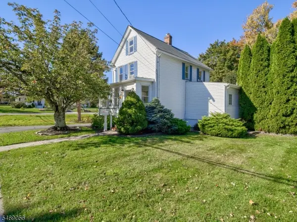 22 Orchard St, Newton Town, NJ 07860