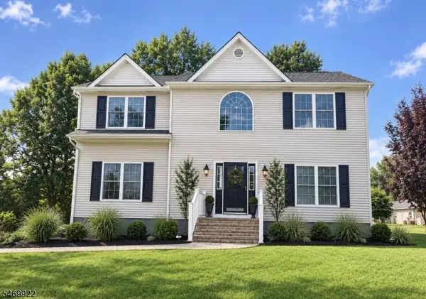 1 Heather Hills Rd, Washington Boro, NJ 07882