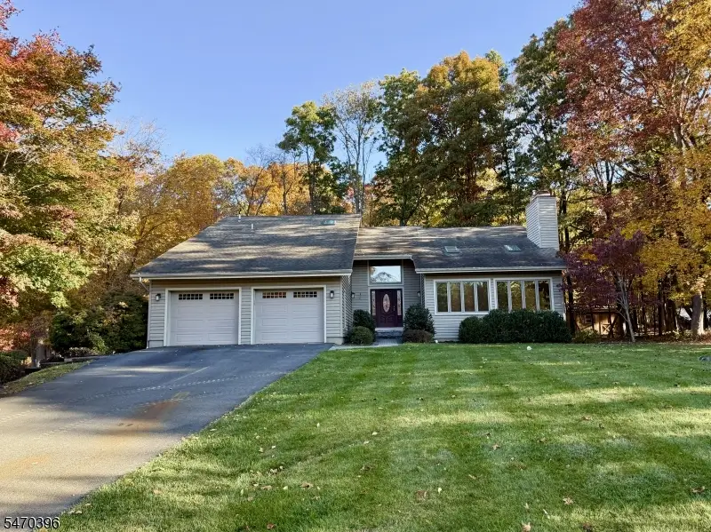 8 Susan Ln, Byram, NJ 07821 - #1