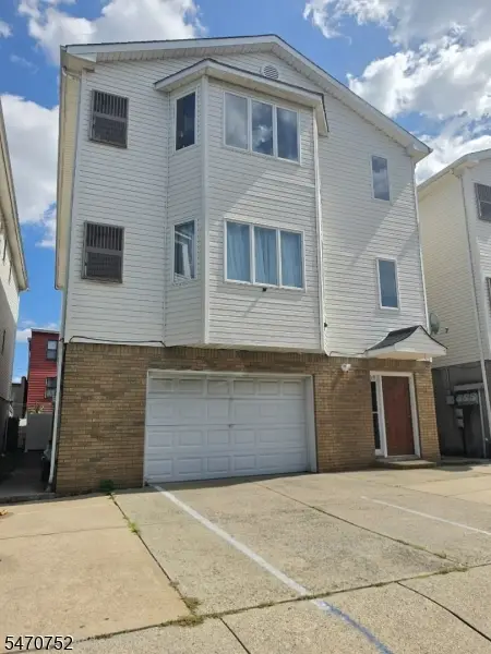 69 Sumo Village Ct, Newark City, NJ 07114