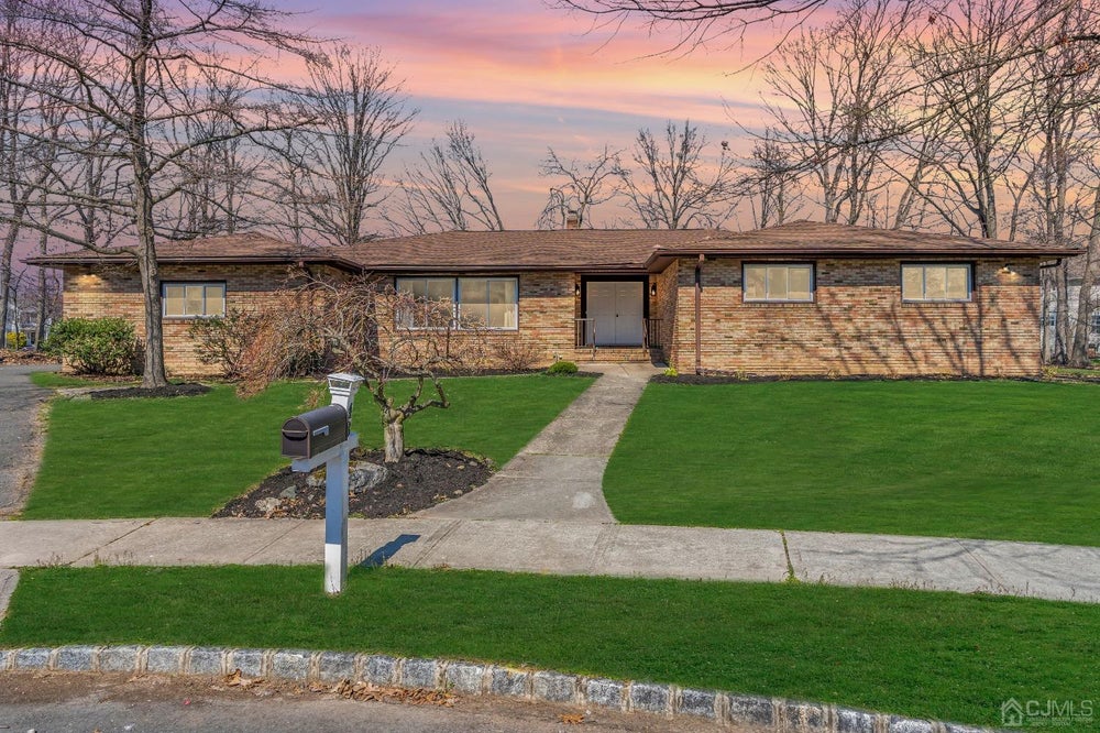 43 Woodmere Road, North Brunswick, NJ 08902 ERA