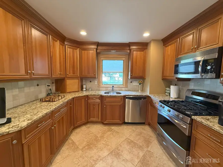 -5 Macintosh Court, East Brunswick, NJ 08816 - Image #2