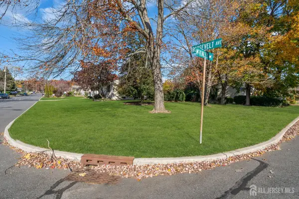 -32 Roosevelt Avenue, East Brunswick, NJ 08816