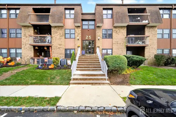 -300-C Alpine Way, Woodbridge Proper, NJ 07095