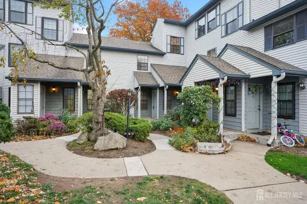 -809 Woodbridge Commons Way, Iselin, NJ 08830