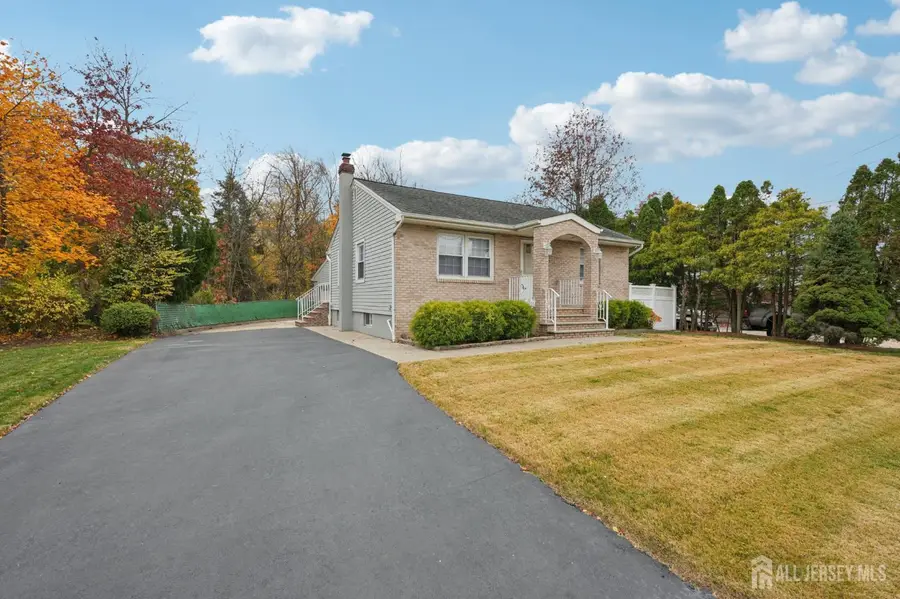 -55 Metuchen Avenue, Woodbridge, NJ 07095 - Image #3
