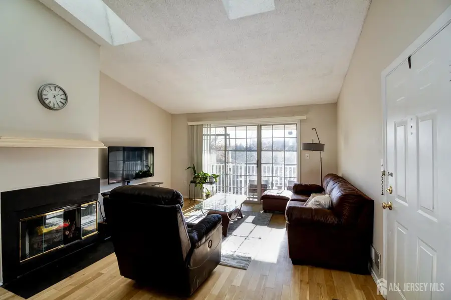 -318 Wimbeldon Court, North Brunswick, NJ 08902 - Image #3