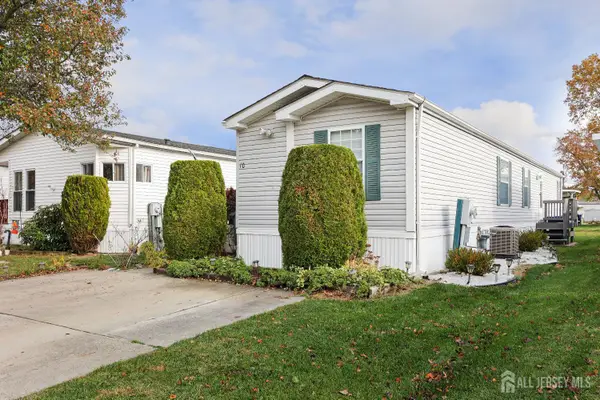 -10 Twain Road, North Brunswick, NJ 08902