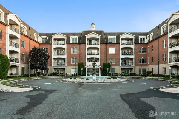 -325 Regency Place, Middlesex, NJ 07095